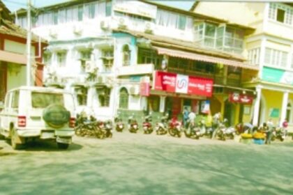 Haphazard parking at Portais & near Union Bank