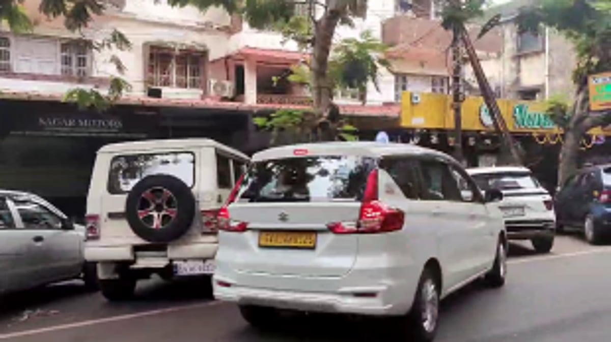 Haphazard parking at Porvorim highway sparks concerns amongst locals