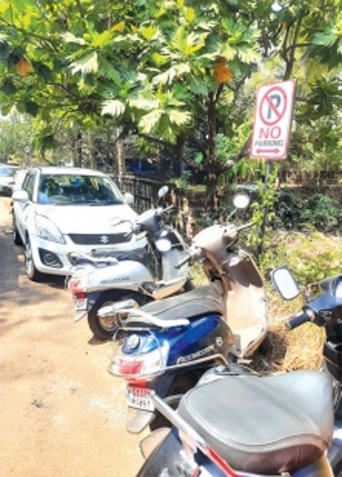 Haphazard parking near  Fr Agnel Ashram, Verna