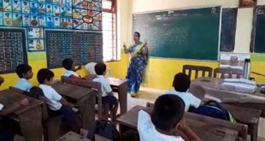 Harsita Naik, a teacher from Parse, honoured with CM Vaishist Guru Puraskar