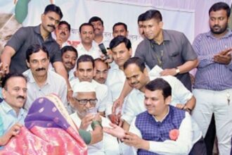 Hazare calls off fast; happy with outcome of talks with CM