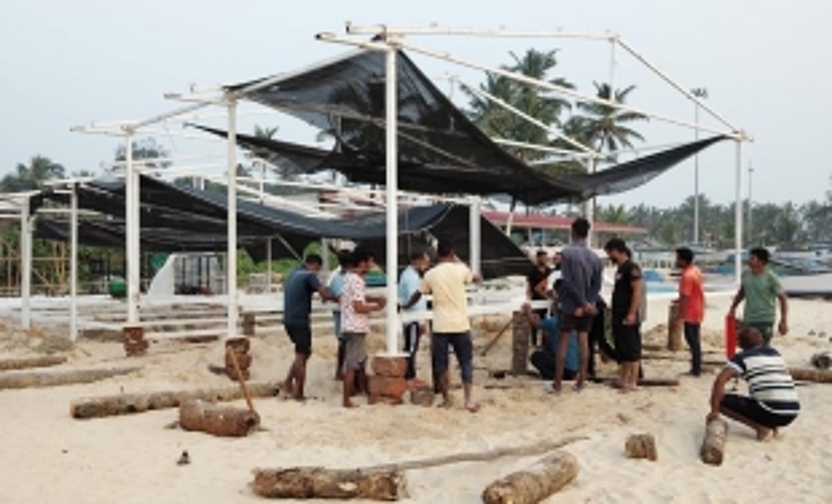 Head start for shack owners: Govt begins issuing provisional licenses in August