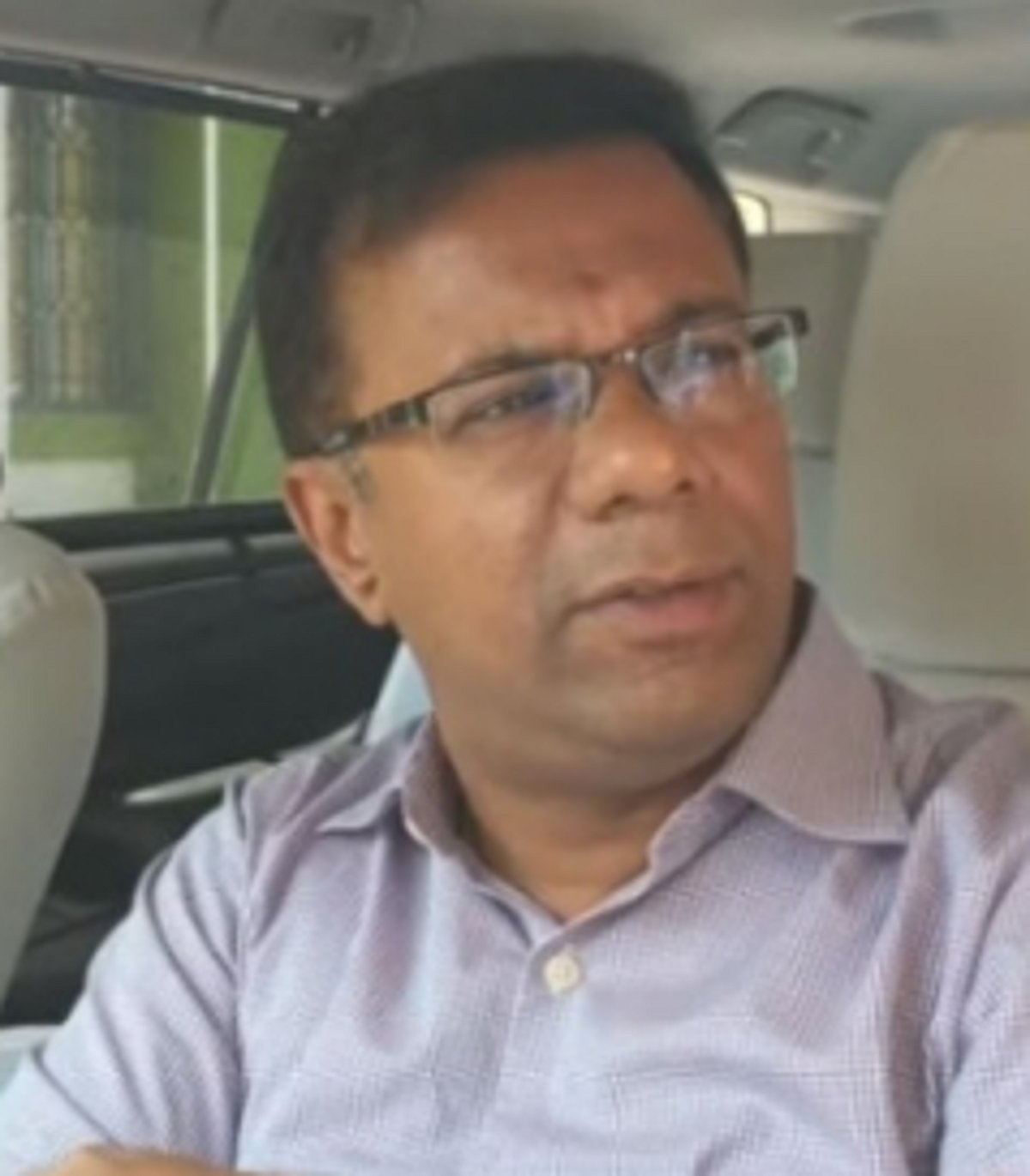 Health Minister to reinstate nurses within 48 hours