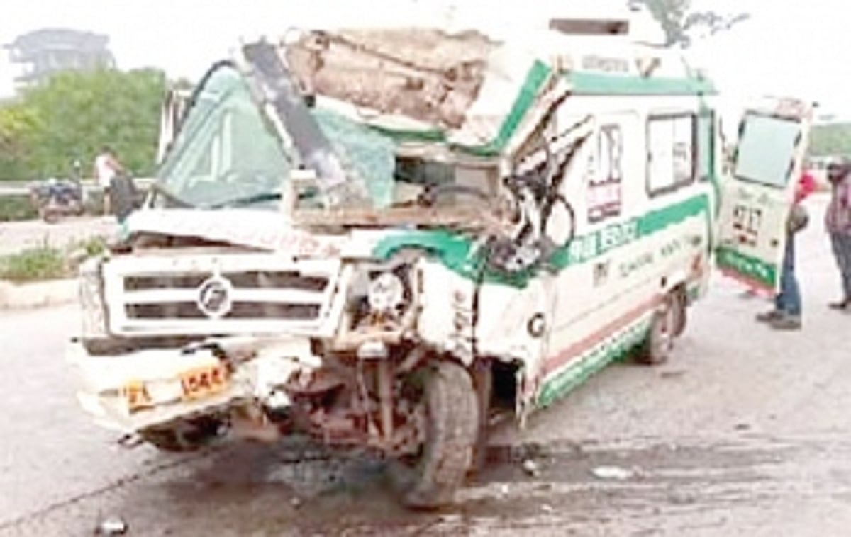 Heart patient in ambulance dies, as vehicle rams   a truck