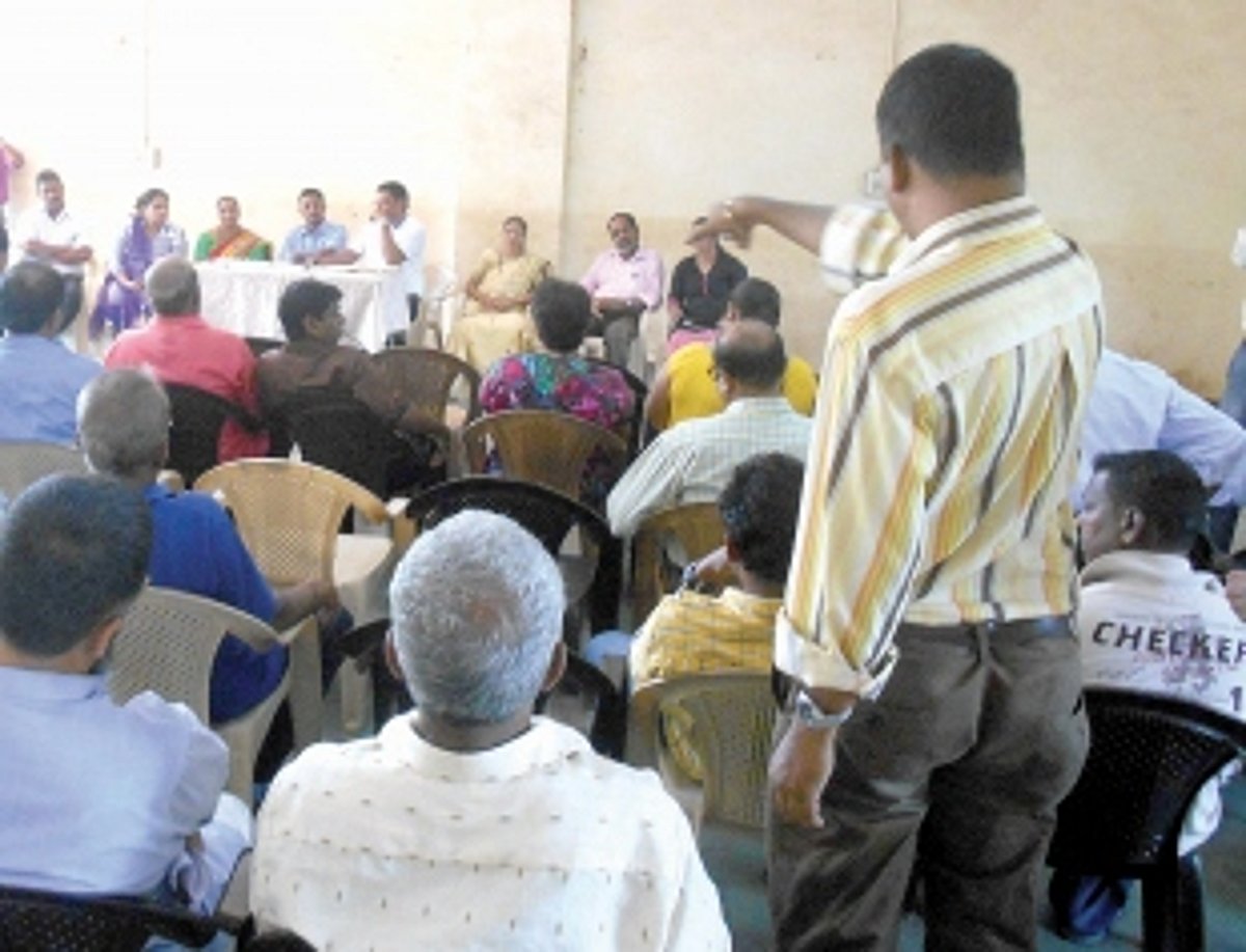 Heated scenes at Penha de Franca over illegal construction