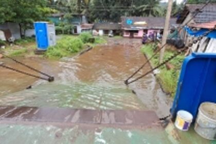 Heavy Rainfall and High Tide Cause Commuter Hardships at Camurlim-Tuem Ferry Point