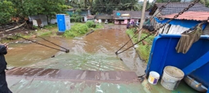 Heavy Rainfall and High Tide Cause Commuter Hardships at Camurlim-Tuem Ferry Point