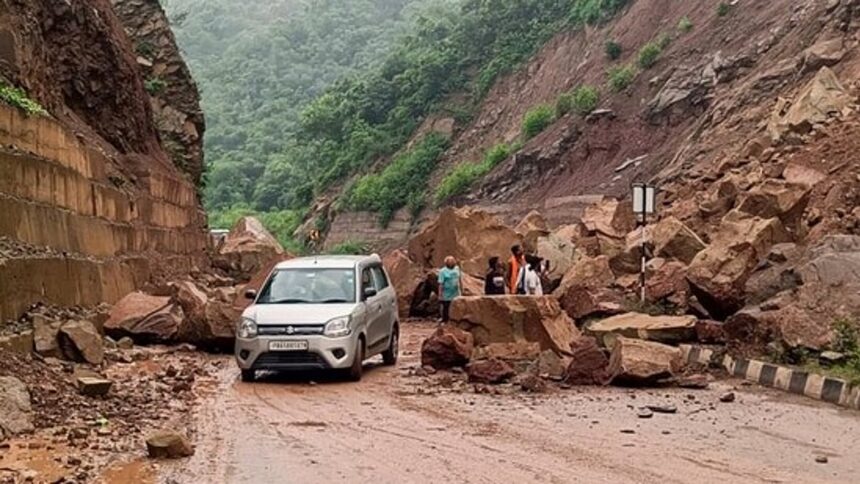 Heavy Rains Trigger Landslides in Himachal; 291 Roads Blocked, Highways Closed 1 Heavy Rains Trigger Landslides in Himachal; 291 Roads Blocked, Highways Closed