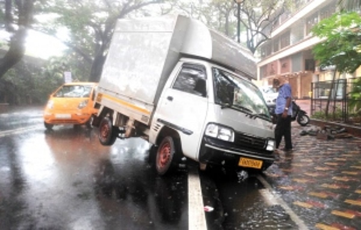Heavy rains lead to flooding in MANY parts of city