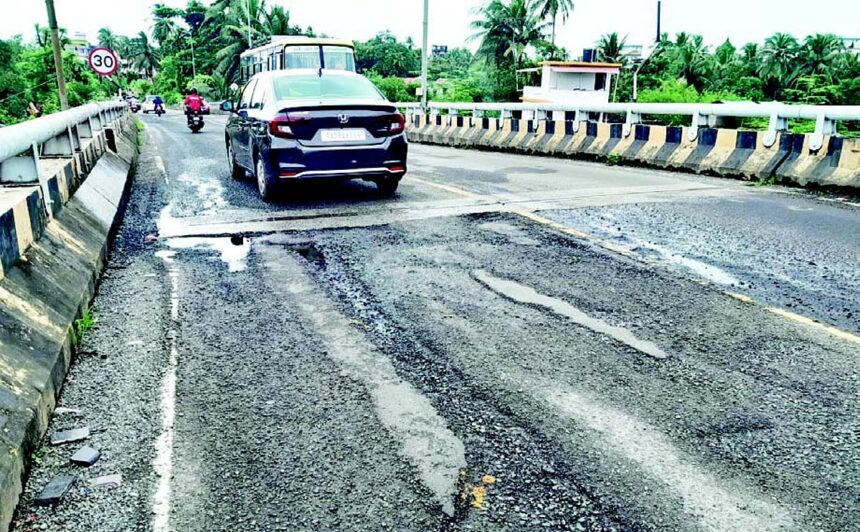 Heavy rains take a toll on Konkan Railway flyover at Margao 1 Heavy rains take a toll on Konkan Railway flyover at Margao
