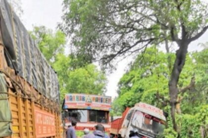 Heavy truck slips off road as  incessant rains lash Canacona