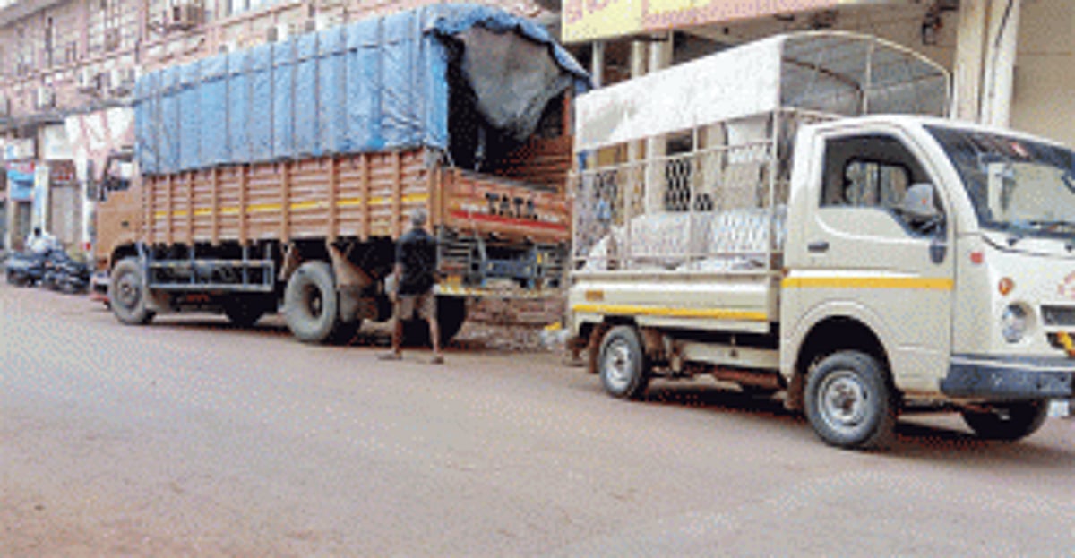 Heavy vehicles cause chaos on Pajifond street
