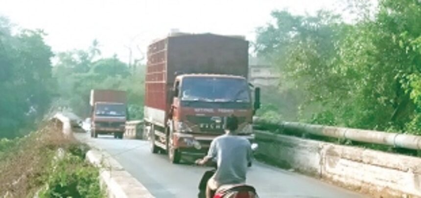 Heavy vehicles may weaken old Khandepar Bridge, fear locals