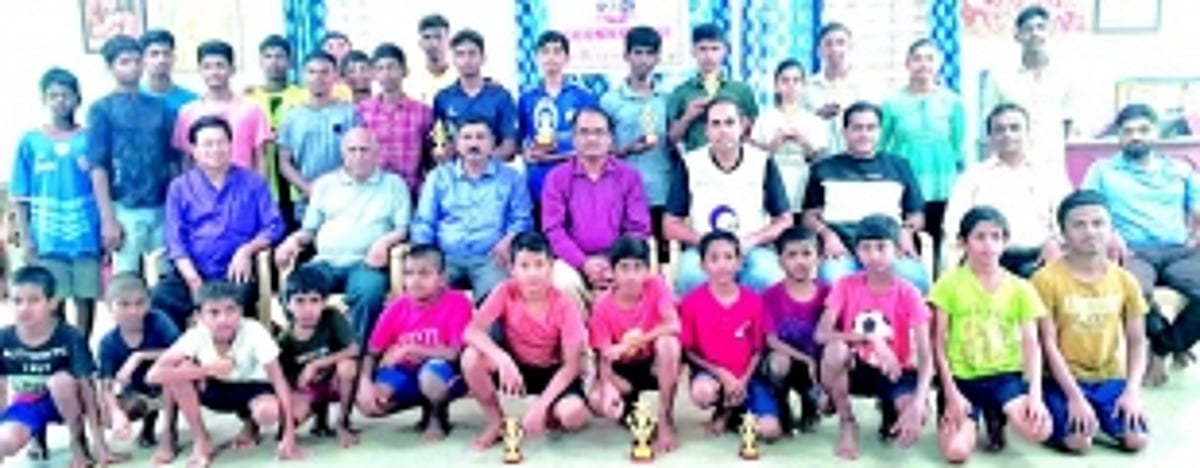 Hemant clinches SRS chess trophy