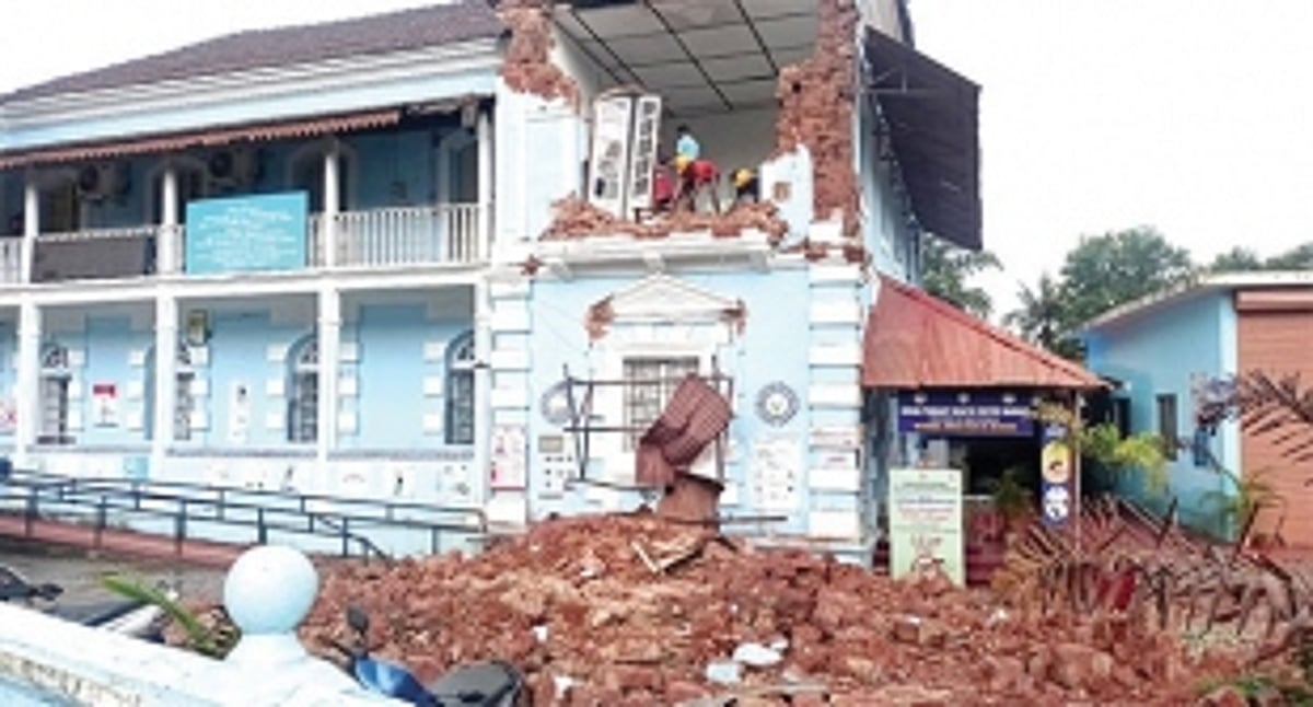 Heritage neglect: Margao Urban Health Centre wall collapses