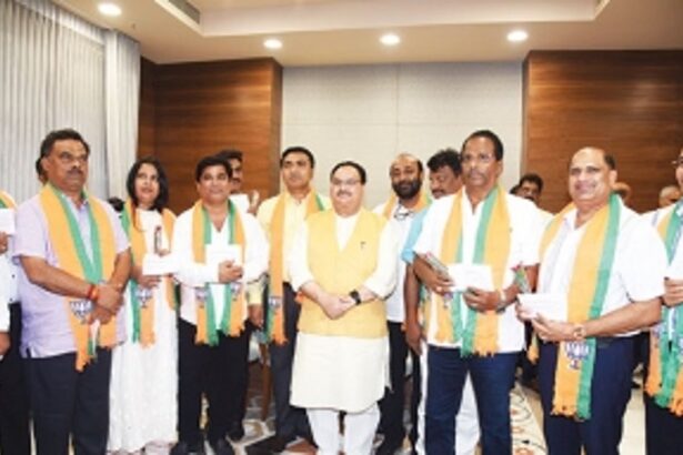 Hiccups later, Babu and friends  get BJP scarfs of approval