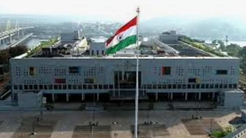 High Court Orders Show Cause Notice to Bicholim Mamlatdar Over Illegal Sand Mining in Goa 1 High Court Orders Show Cause Notice to Bicholim Mamlatdar Over Illegal Sand Mining in Goa