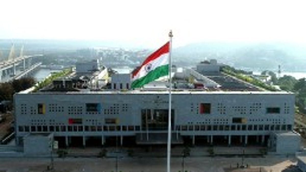 High Court Quashes FIR and LOC Against Four in ₹100 Crore Share Market Scam Case