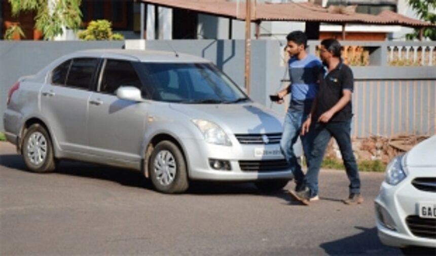 High speed traffic near Mall de Goa is a nightmare for pedestrians 1 High speed traffic near Mall de Goa is a nightmare for pedestrians