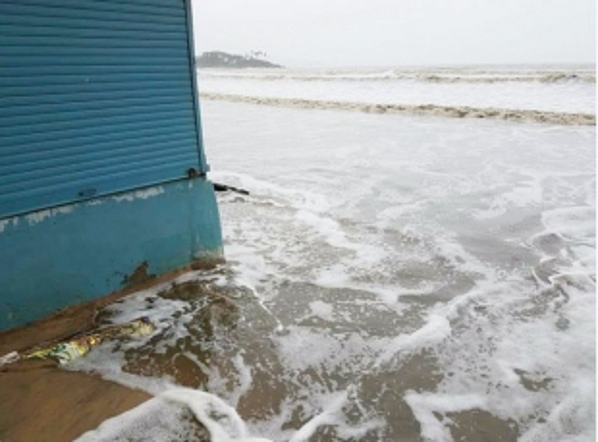 High tides hit Goa’s coastline