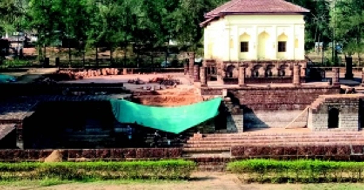 Highway vibrations: Cracks show up on Safa Masjid walls