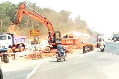 Highway widening work poses danger at Kerya-Khandepar