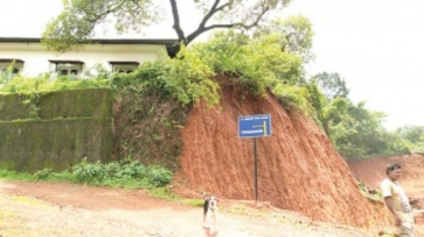 Historic chapel at Christianwada faces risk of collapsing due to road widening 1 Historic chapel at Christianwada faces risk of collapsing due to road widening