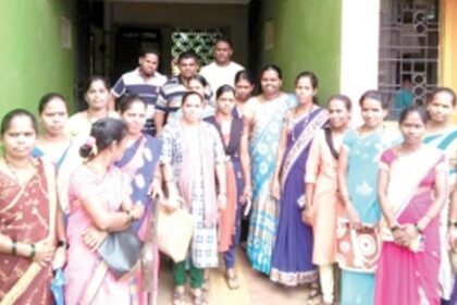 Hivrem locals launch morcha  on Valpoi ADEI office