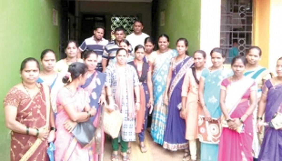 Hivrem locals launch morcha  on Valpoi ADEI office