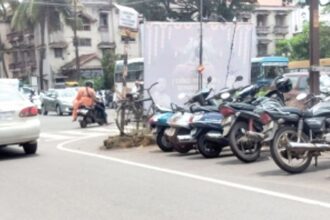 Hoardings obstruct view at road junctions