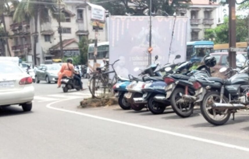 Hoardings obstruct view at road junctions