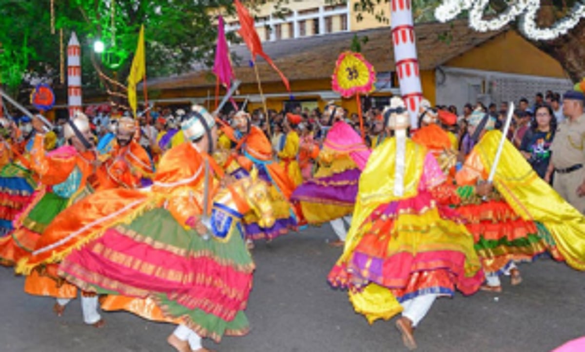 Hold Shigmo as   per schedule,   demand artists