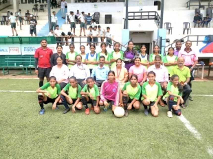 Holy Cross Mount Carmel HS North District football champs