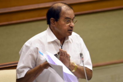 Hon Minister Ravi Naik, videos & photos of maggot-filled rice are “not old”. They were captured by O Heraldo on August 1 and 2