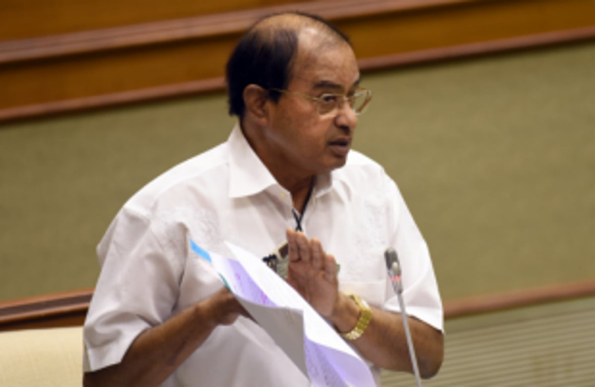 Hon Minister Ravi Naik, videos & photos of maggot-filled rice are “not old”. They were captured by O Heraldo on August 1 and 2