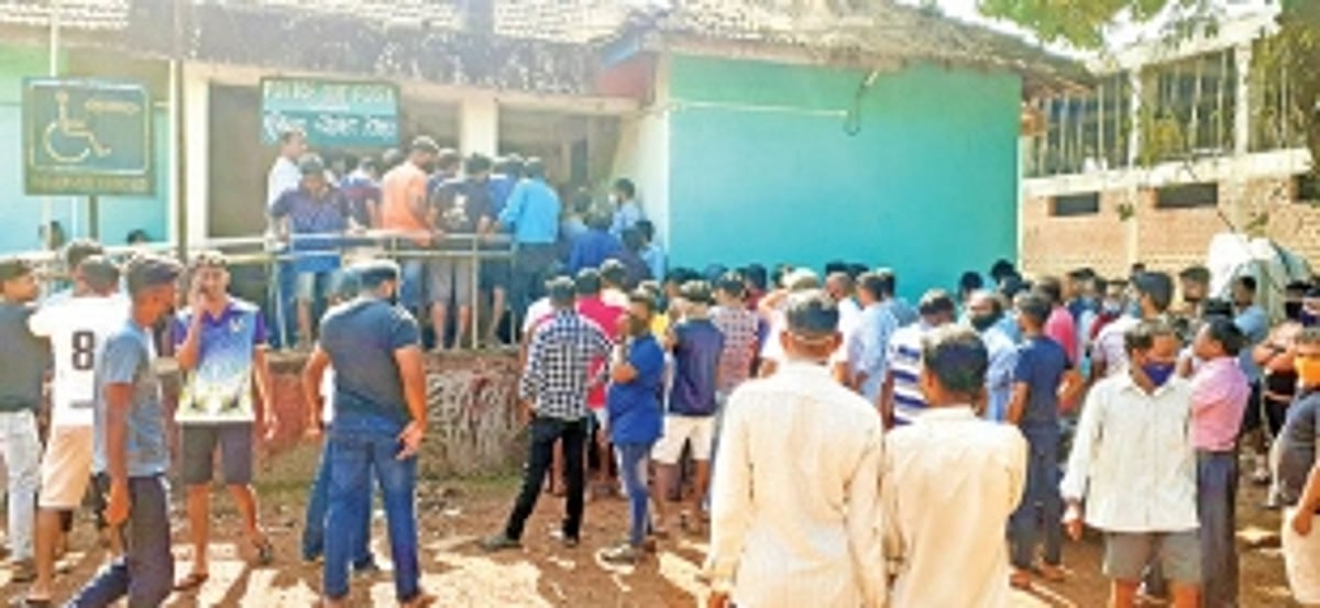 Honda locals want PI suspended  for assaulting ex-sarpanch