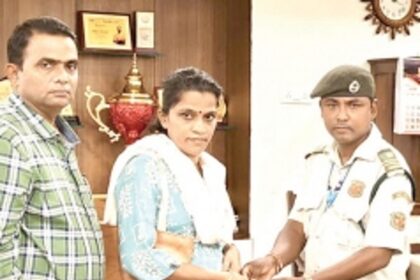 Honest security guard of South District Hospital returns lost mangalsutra