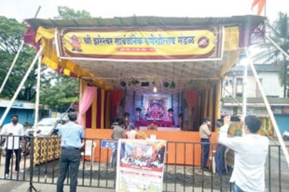 Households perform ghumat arti of Lord Ganesh with social distancing