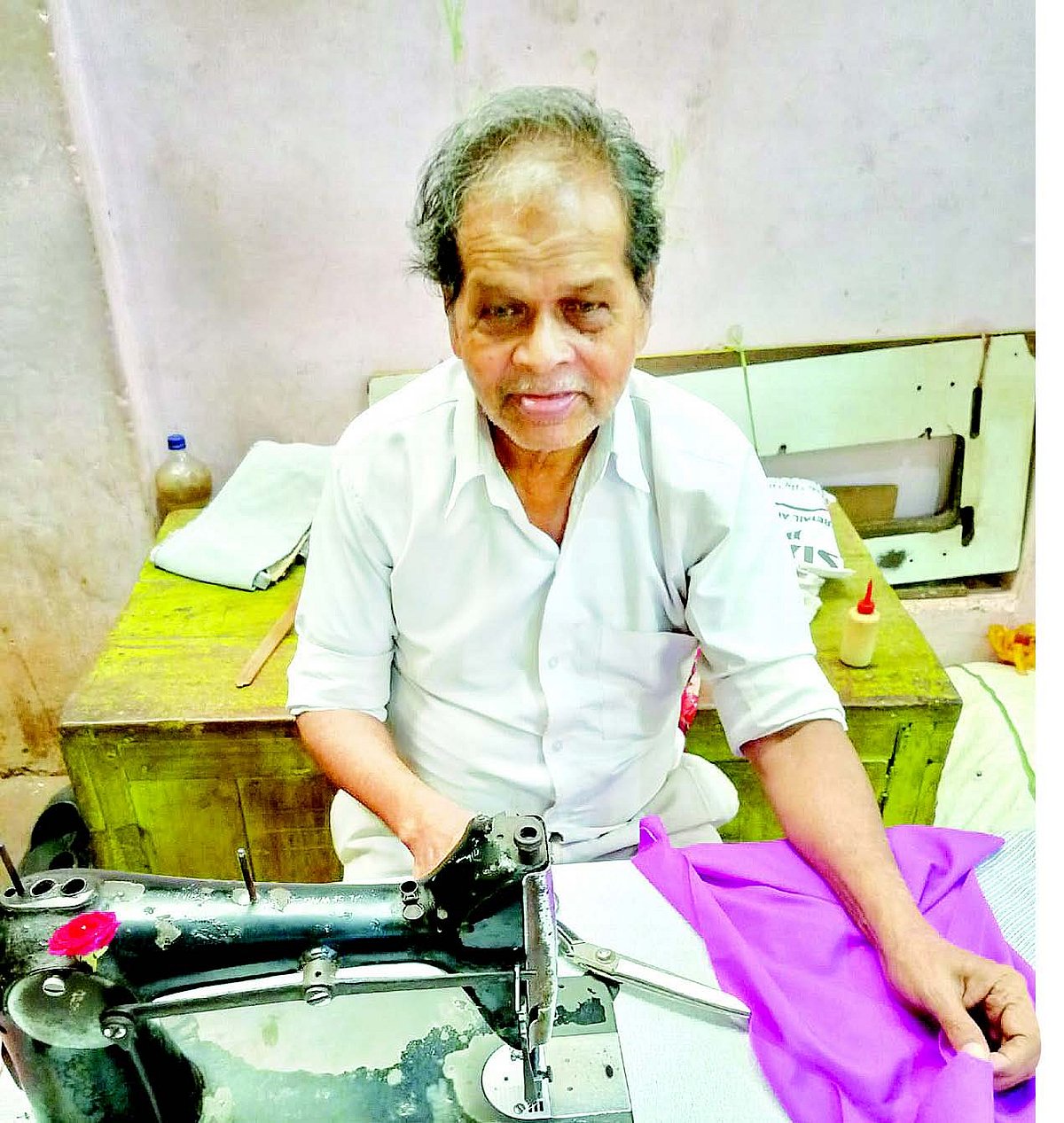 How veteran tailor
Nivrutti ‘Babi’ Palyekar built a legacy with needle & thread