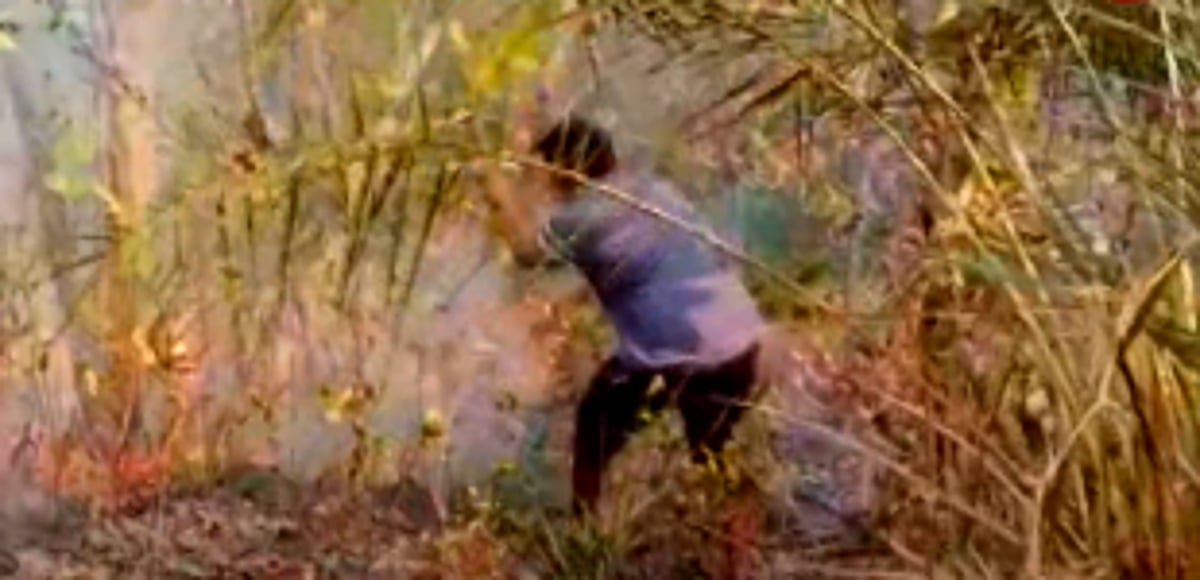 Huge blaze engulfs  Mandopa hill