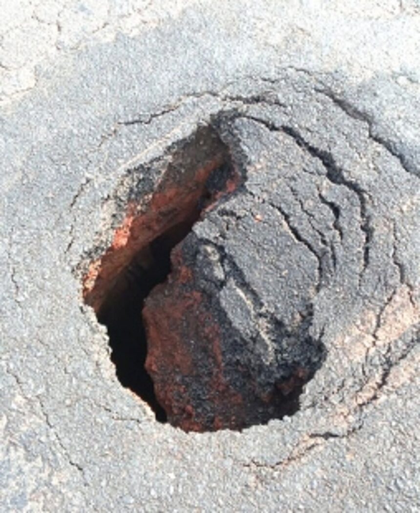 Huge manhole opens up on Ponda highway