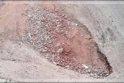 Huge pothole poses risk to motorists
at Sangolda