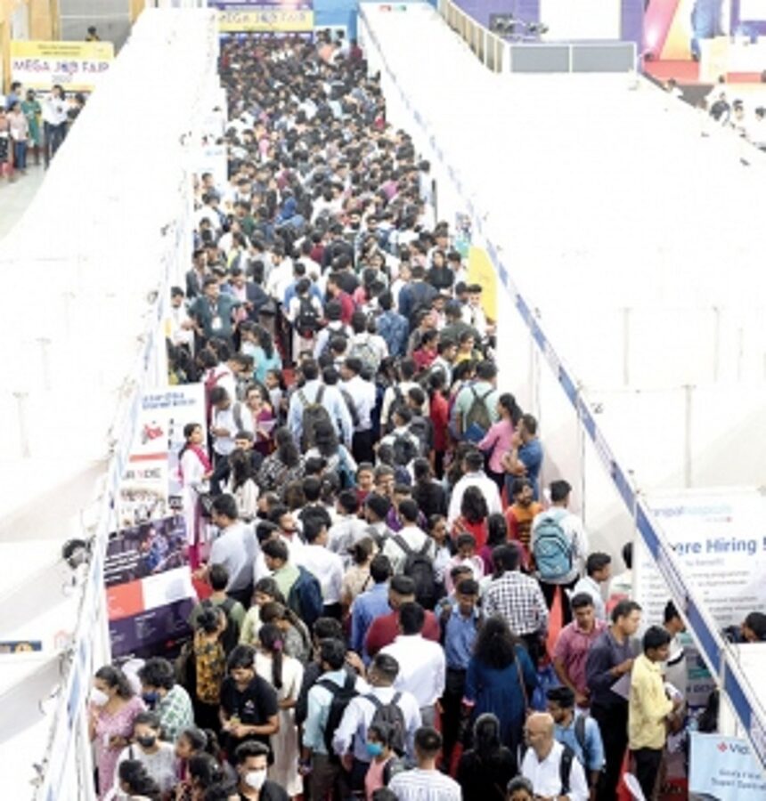 Huge response from youth for Mega Job Fair
