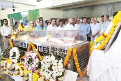 Hundreds gather to pay homage to late Suresh Amonkar