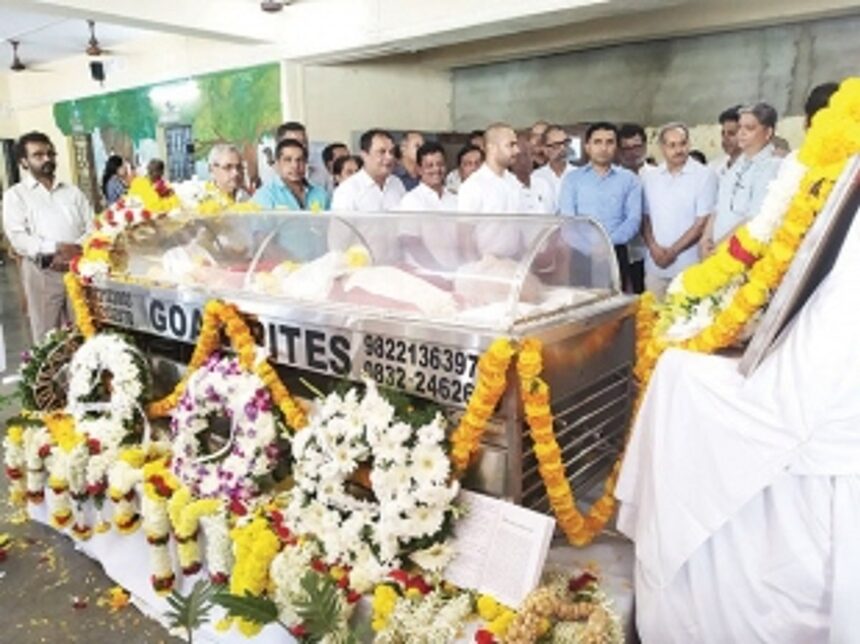 Hundreds gather to pay homage to late Suresh Amonkar 1 Hundreds gather to pay homage to late Suresh Amonkar