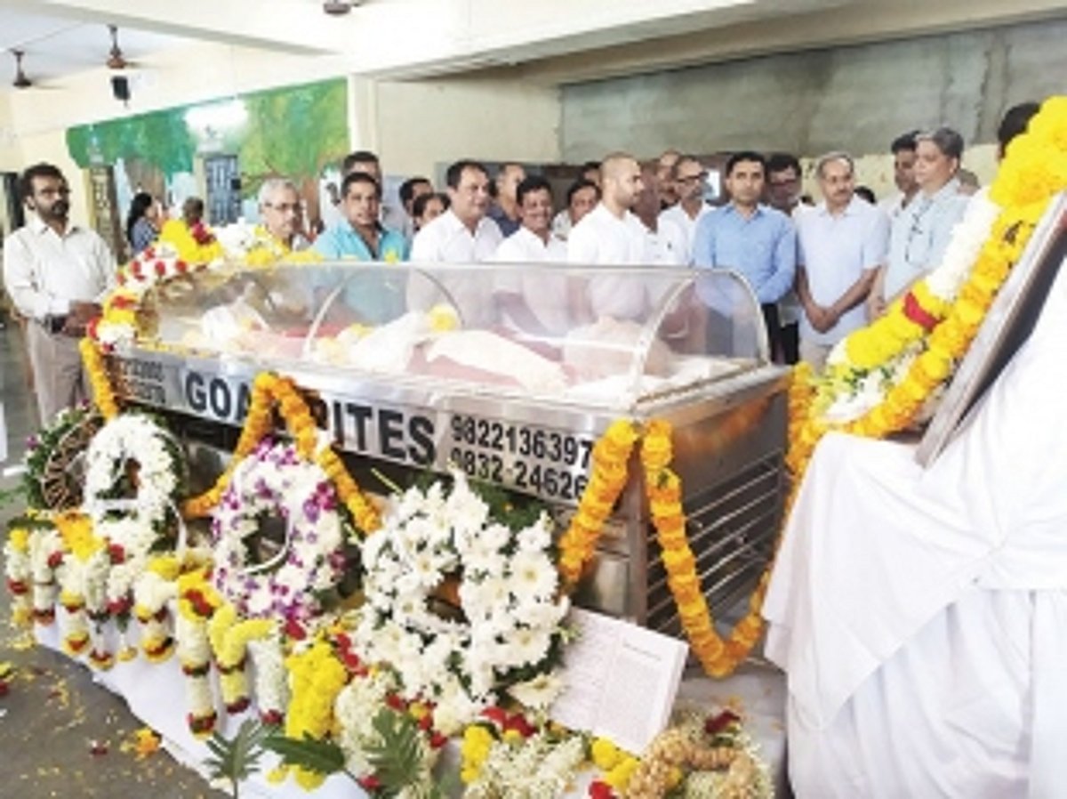 Hundreds gather to pay homage to late Suresh Amonkar