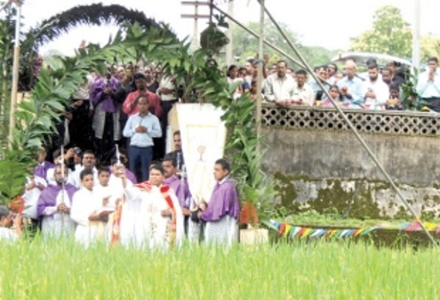 Hundreds of devotees flock to Raia for Our Lady of Snows feast