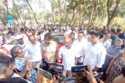 Hundreds of people arrive for double tracking site inspection at Velsao