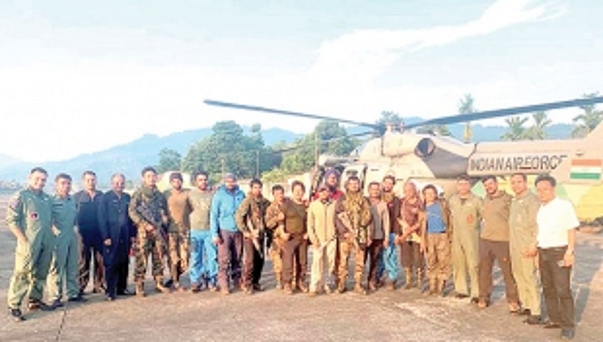 IAF making efforts to airlift rescue team from crash site
