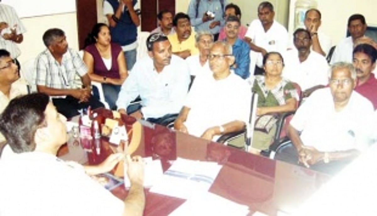 IGP interacts with citizens at Colva